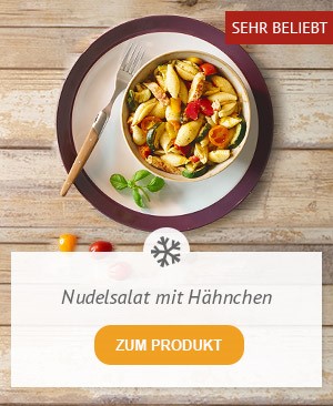 Große Muschelnudeln, gebratene HähnchenbrustFiletstreifen, gegrillte Zucchini, Kirschtomaten und knackige Paprika mit einem mediterranen Dressing aus nativem Olivenöl extra, Balsamicoessig, Parmigiano-Reggiano-Käse und feinen Kräutern Verkehrsbezeichnung: Fertiger Nudelsalat mit großen Muschelnudeln, mediterranem Gemüse und flüssig gewürzten gegarten Hähnchenbrustaußenfilet-Streifen, mit einem mediterranen Dressing. Tiefgefroren. Zum Produkt.