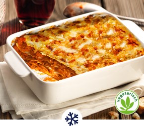 Unser Klassiker, vegetarisch interpretiert. Nach traditioneller Rezeptur mit frischer italienischer Pasta, einer herzhaften Bolognesesoße mit Soja, einer cremigen Béchamelsoße und viel geriebenem Käse. Zum Produkt.