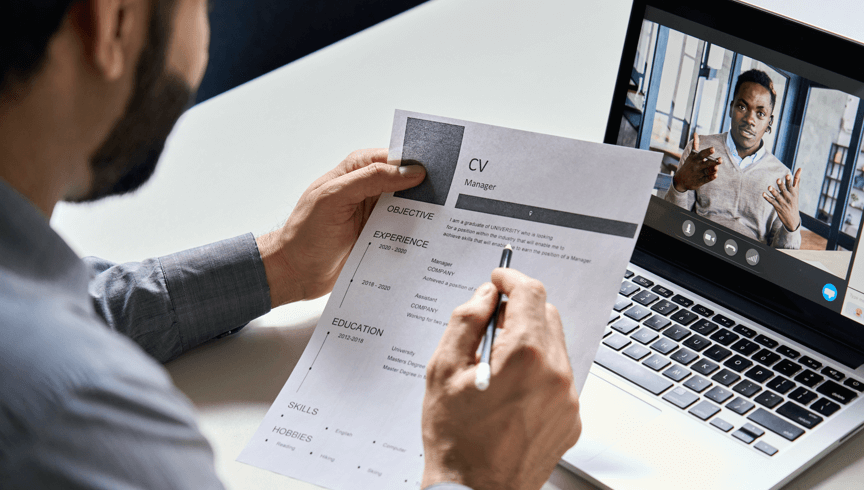 Im Test: So lesen Recruiter*innen deine Bewerbung Im Test: So lesen Recruiter*innen deine Bewerbung